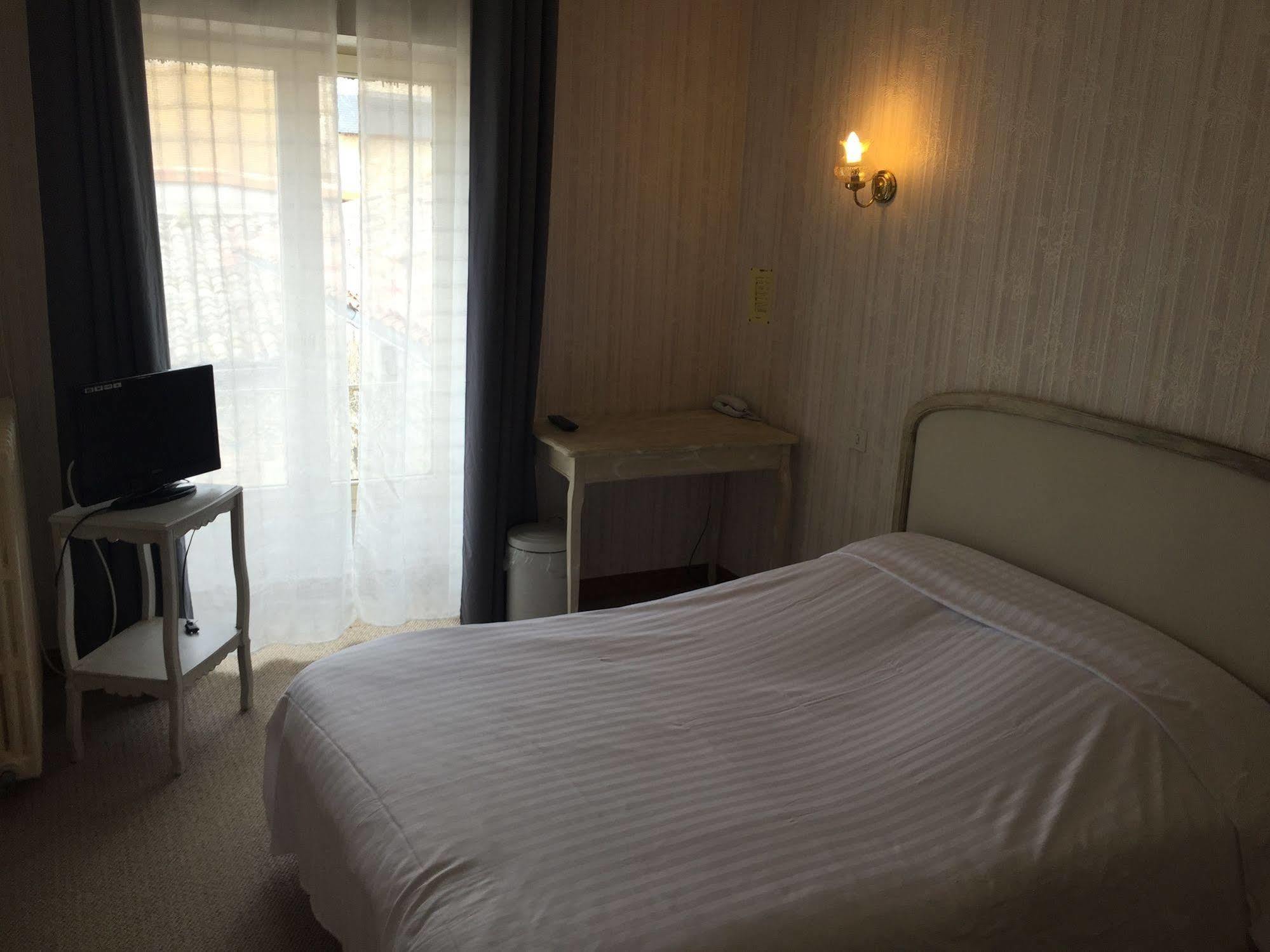Hotel Central Chaunay Eksteriør bilde